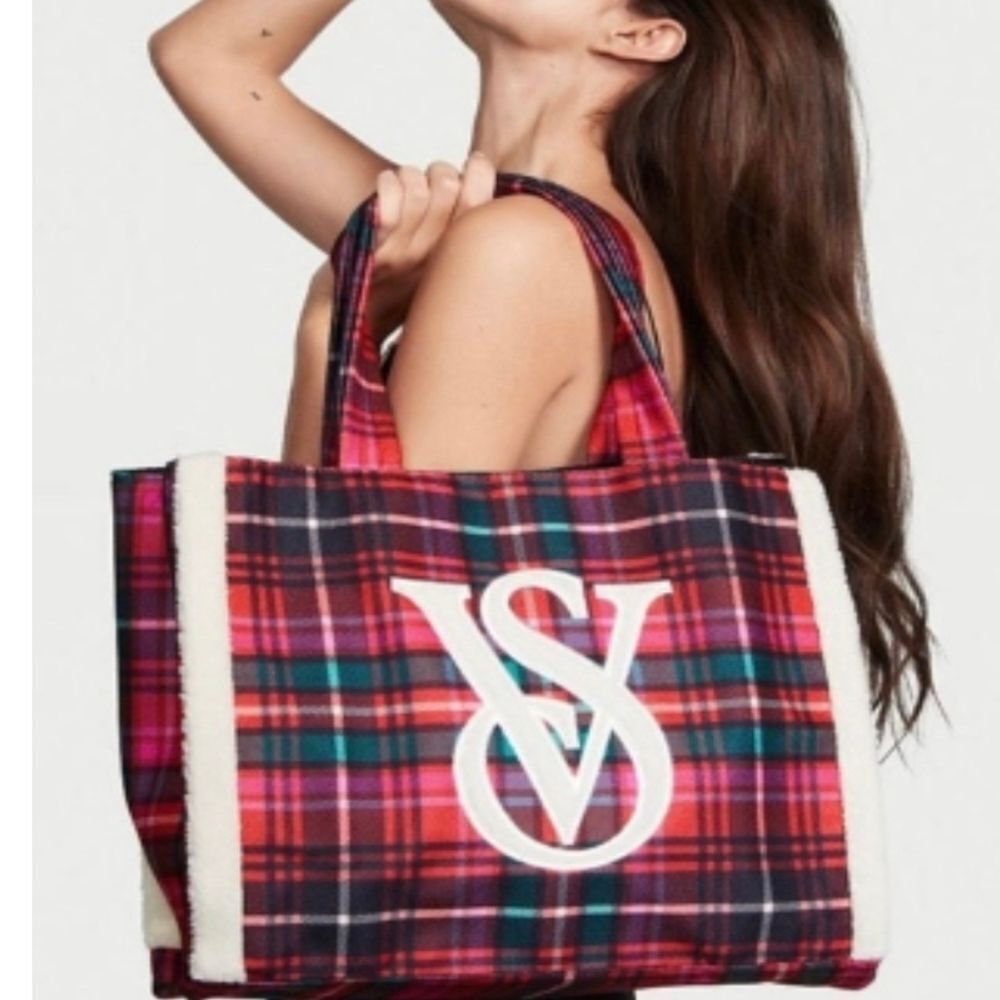VS New red and green plaid tote L